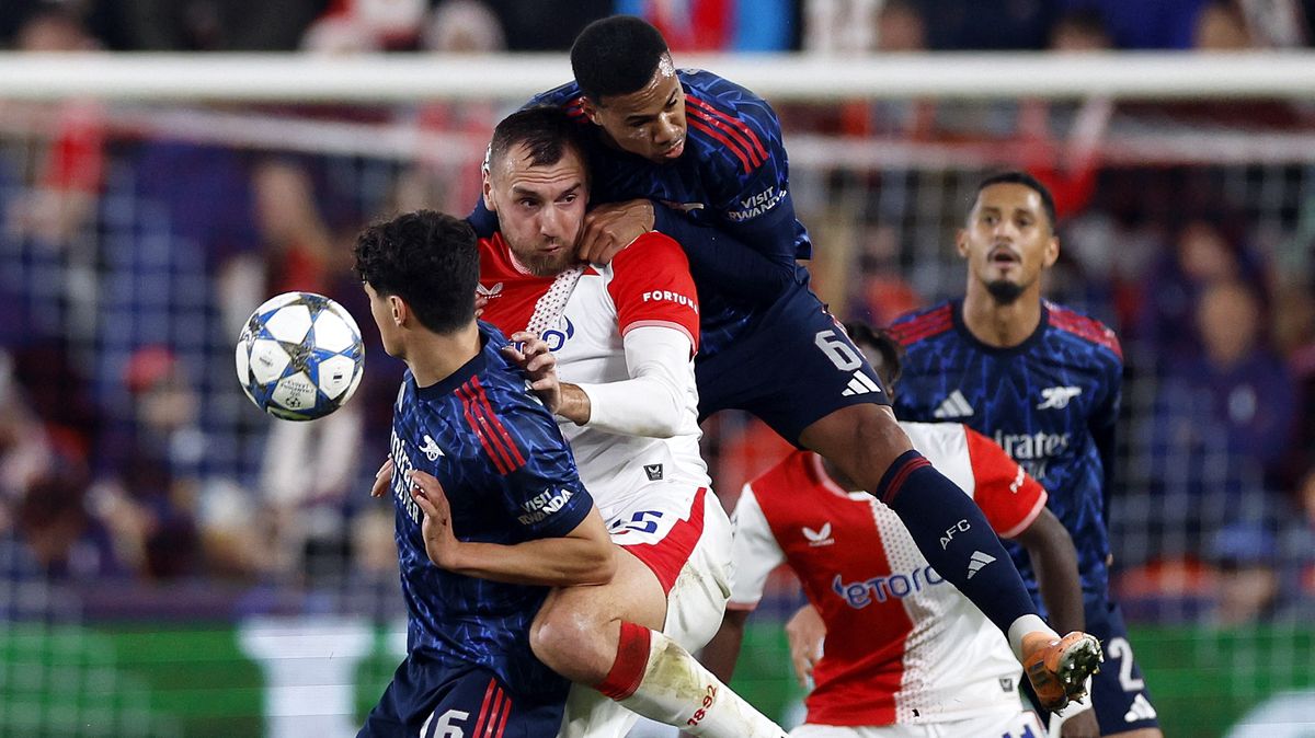 Parádní start a dominantní Slavia. Arsenal se trápil, píší v Anglii